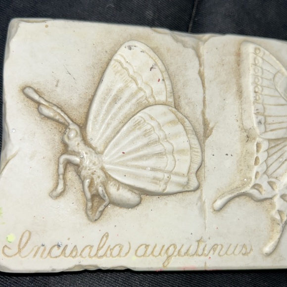 HENFEATHERS Butterfly Plaque - Vintage/ discontinued. + free hook - Picture 9 of 14